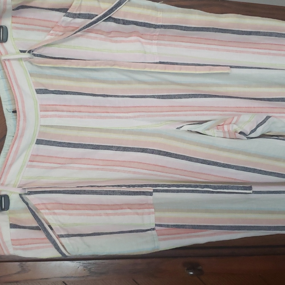 Womens linen/rayon blend cropped pants.